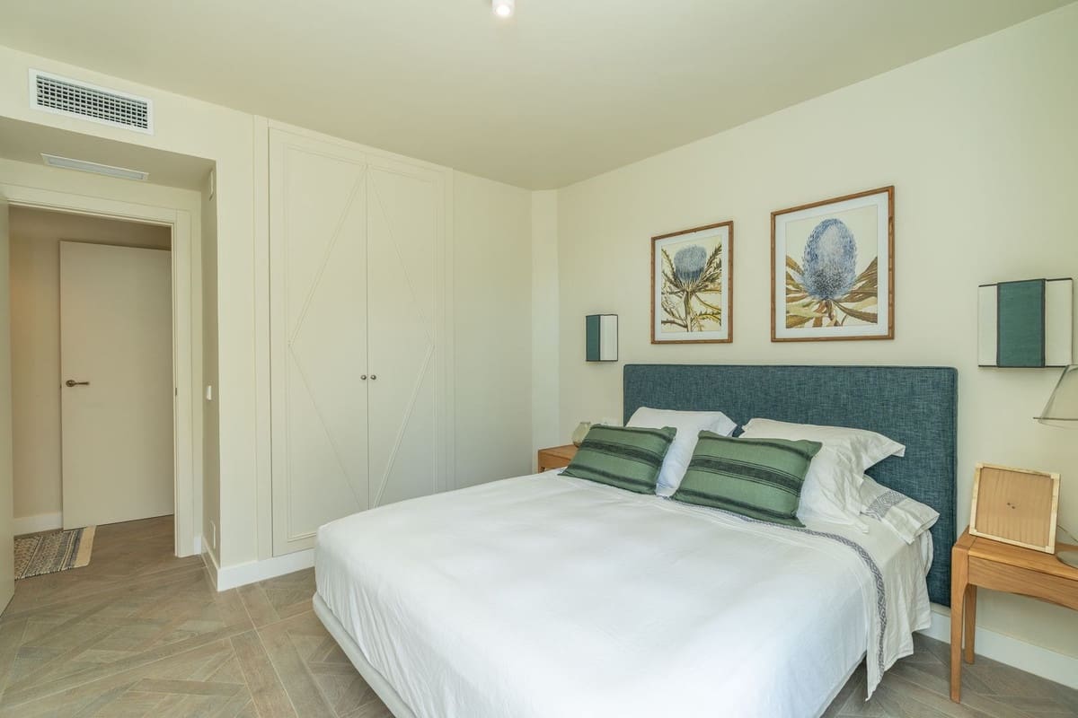 4 bedroom Apartment for sale in Elviria with pool - € 1,495,000 (Ref: 9732469)