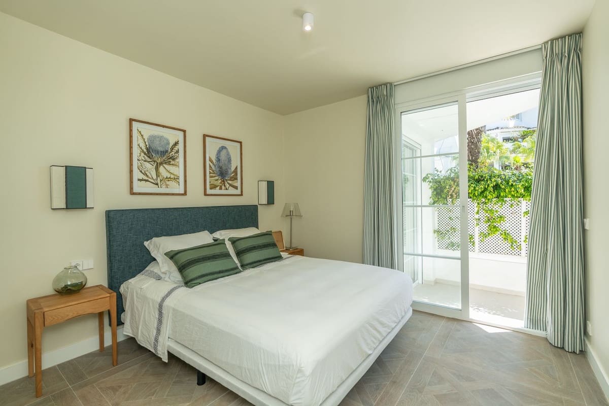 4 bedroom Apartment for sale in Elviria with pool - € 1,495,000 (Ref: 9732469)