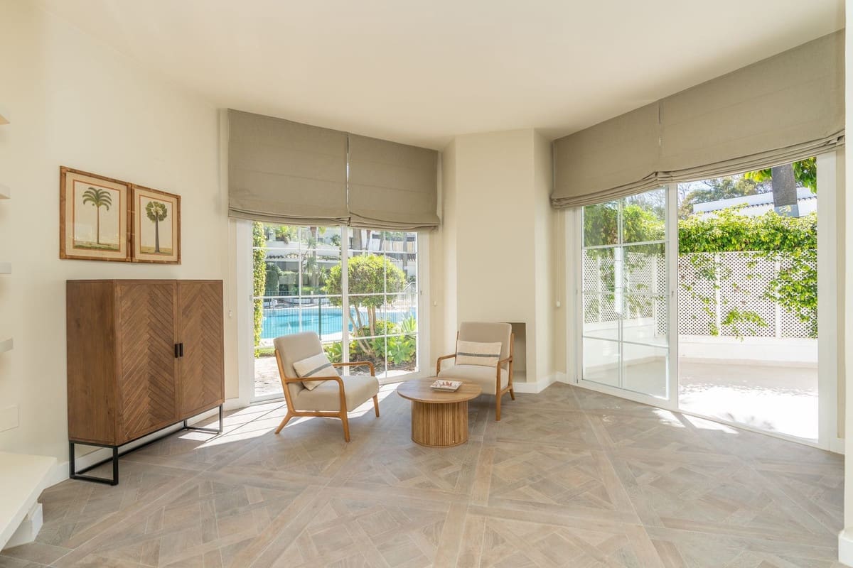 4 bedroom Apartment for sale in Elviria with pool - € 1,495,000 (Ref: 9732469)