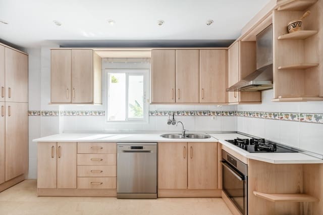 3 soveværelse Lejlighed til salg i La Carolina - Guadalpín, Marbella med swimmingpool - € 630.000 (Ref: 9744209)