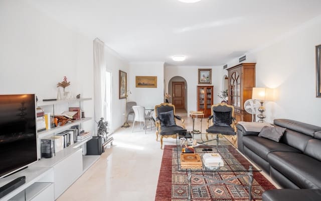 Apartamento de 3 habitaciones en La Carolina - Guadalpín, Marbella en venta con piscina - 595.000 € (Ref: 9744209)
