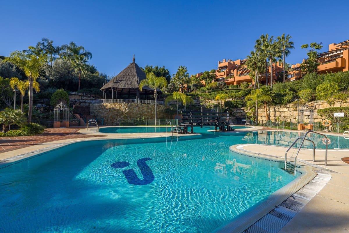 4 Zimmer Apartment zu verkaufen in Nueva Andalucia mit Pool - 820.000 € (Ref: 9744210)