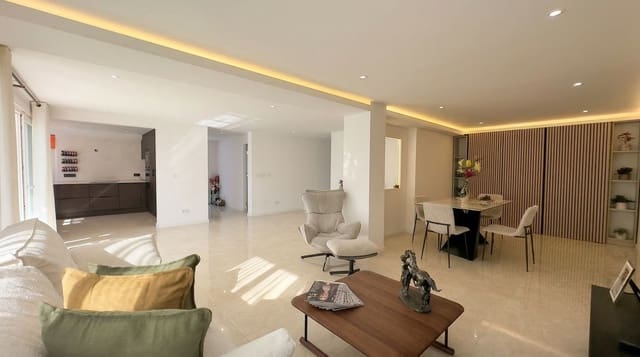 Casa de 3 habitaciones en Calahonda, Mijas en venta con piscina - 699.999 € (Ref: 9744211)