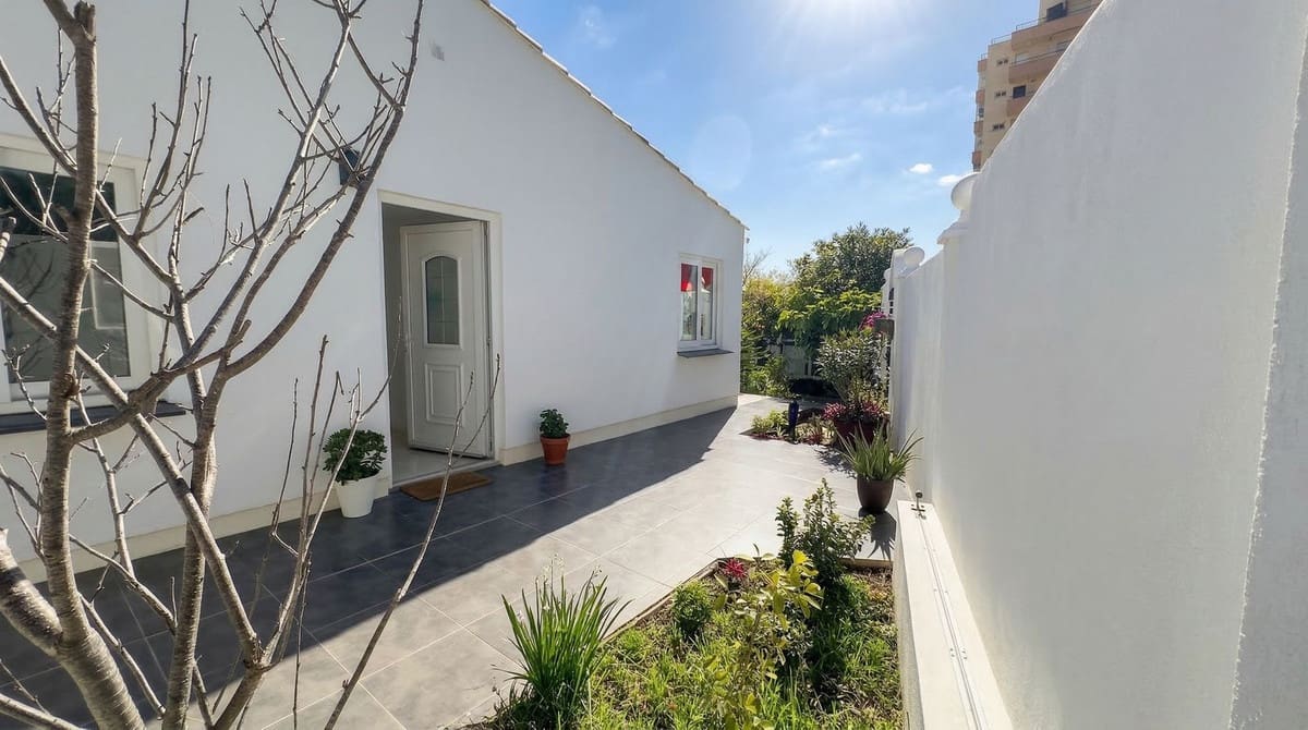 Casa de 3 habitaciones en Calahonda en venta con piscina - 699.999 € (Ref: 9744211)