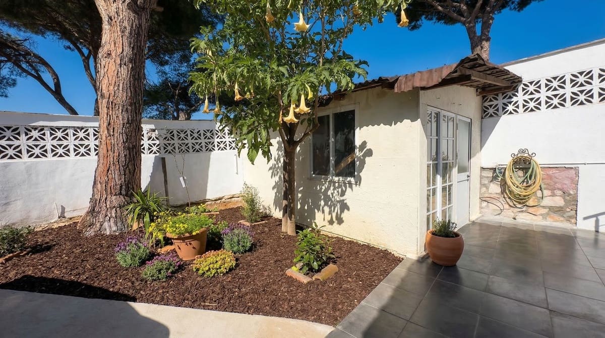 Casa de 3 habitaciones en Calahonda en venta con piscina - 699.999 € (Ref: 9744211)