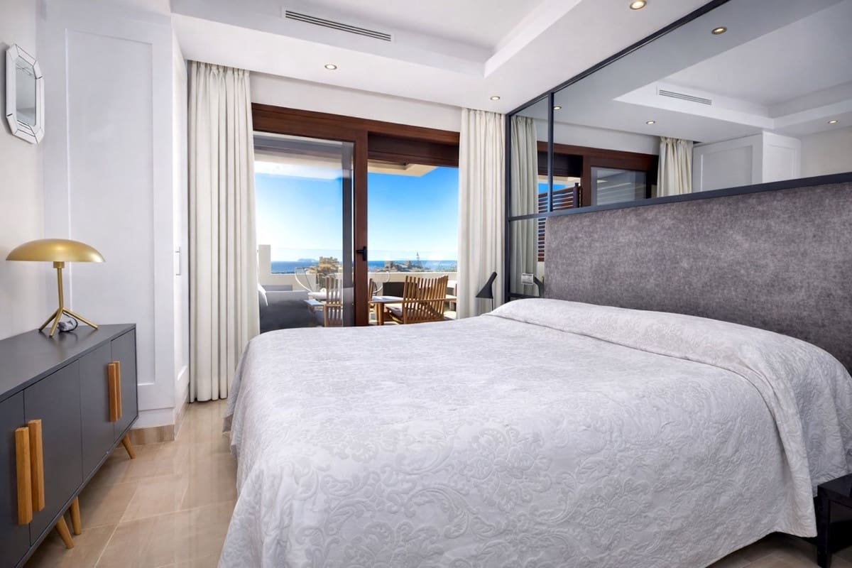 4 quarto Apartamento para venda em Estepona com piscina - 999 000 € (Ref: 9744213)