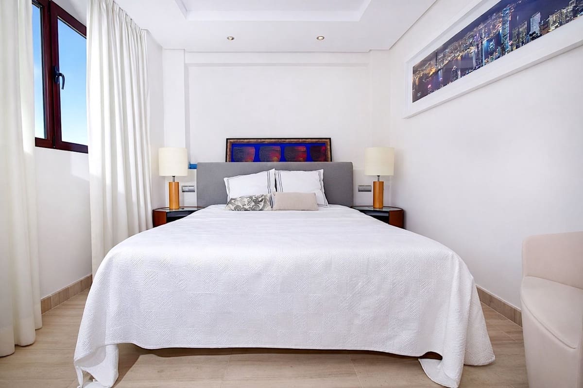 4 quarto Apartamento para venda em Estepona com piscina - 999 000 € (Ref: 9744213)