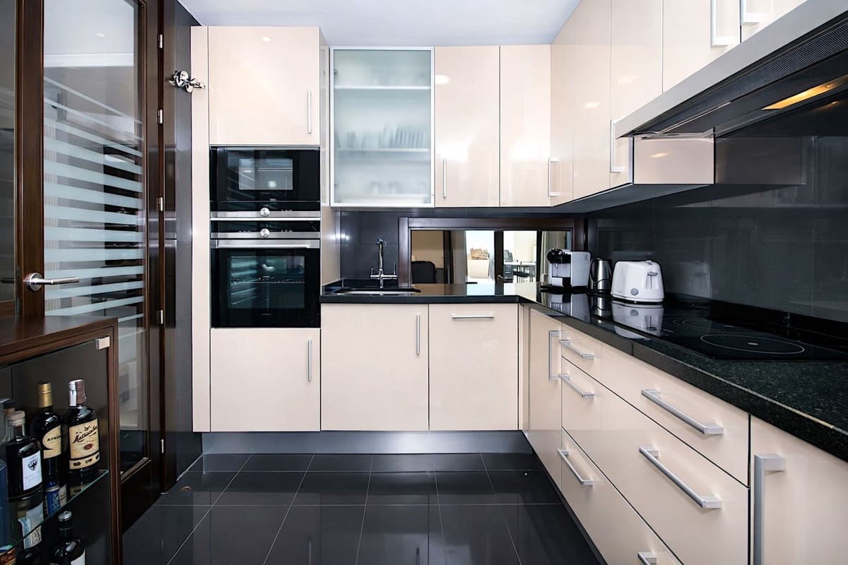 4 quarto Apartamento para venda em Estepona com piscina - 999 000 € (Ref: 9744213)