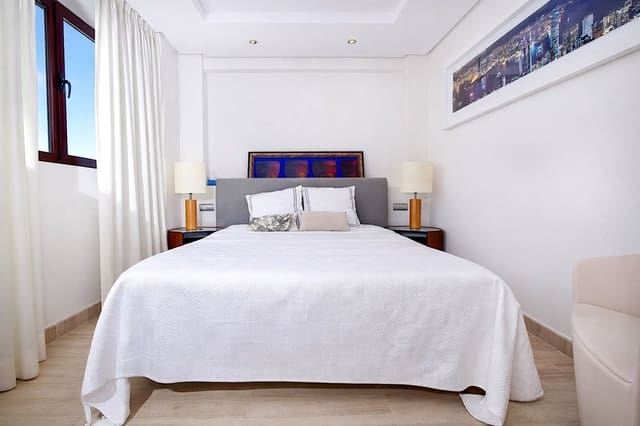 4 quarto Apartamento para venda em Parque Central, Estepona com piscina - 999 000 € (Ref: 9744213)