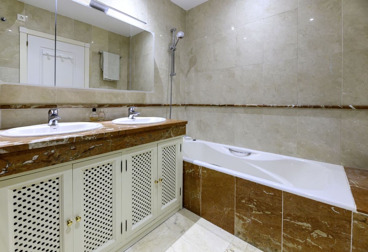 3 sypialnia Apartament na sprzedaż w Estepona z basenem - 659 950 € (Ref: 9744215)