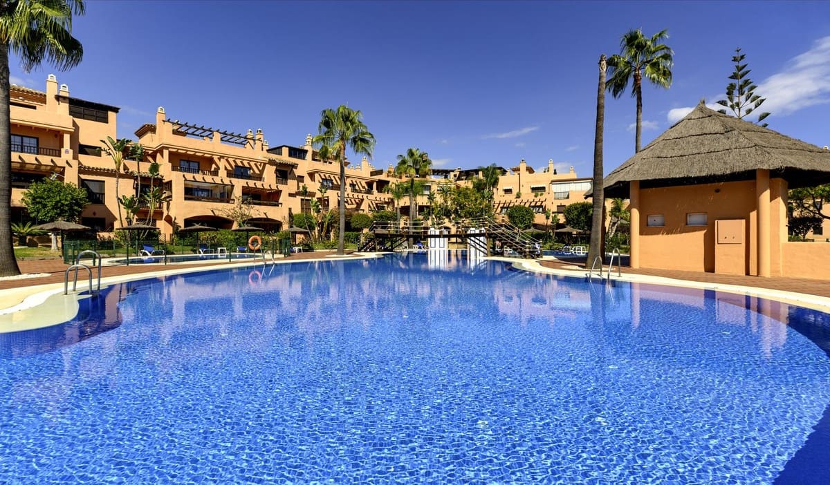 3 sypialnia Apartament na sprzedaż w Estepona z basenem - 659 950 € (Ref: 9744215)