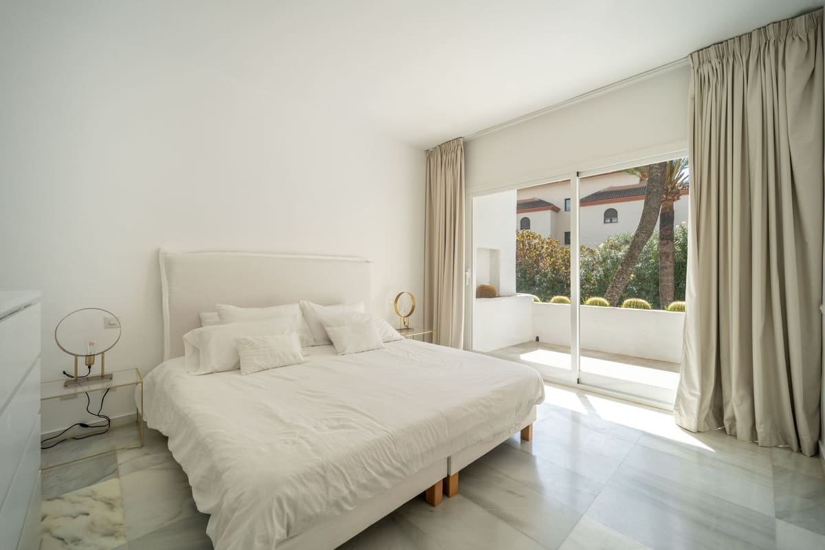 2 chambre Appartement à vendre à Puerto Banus avec piscine - 935 000 € (Ref: 9744219)