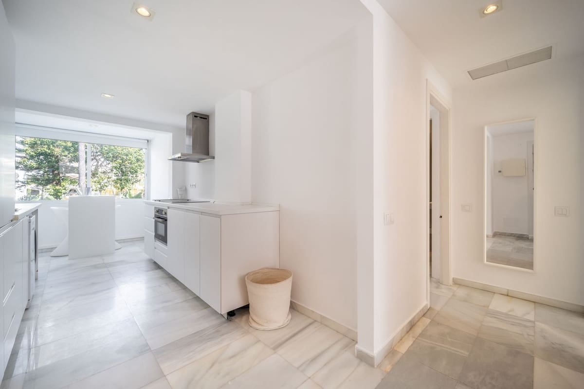 2 chambre Appartement à vendre à Puerto Banus avec piscine - 935 000 € (Ref: 9744219)