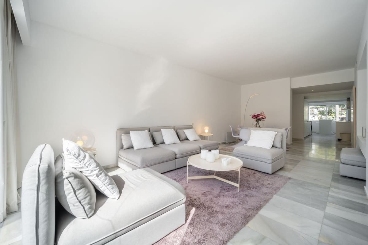 2 chambre Appartement à vendre à Puerto Banus avec piscine - 935 000 € (Ref: 9744219)