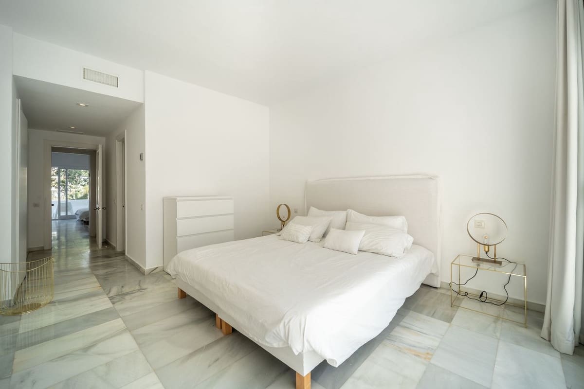 2 chambre Appartement à vendre à Puerto Banus avec piscine - 935 000 € (Ref: 9744219)