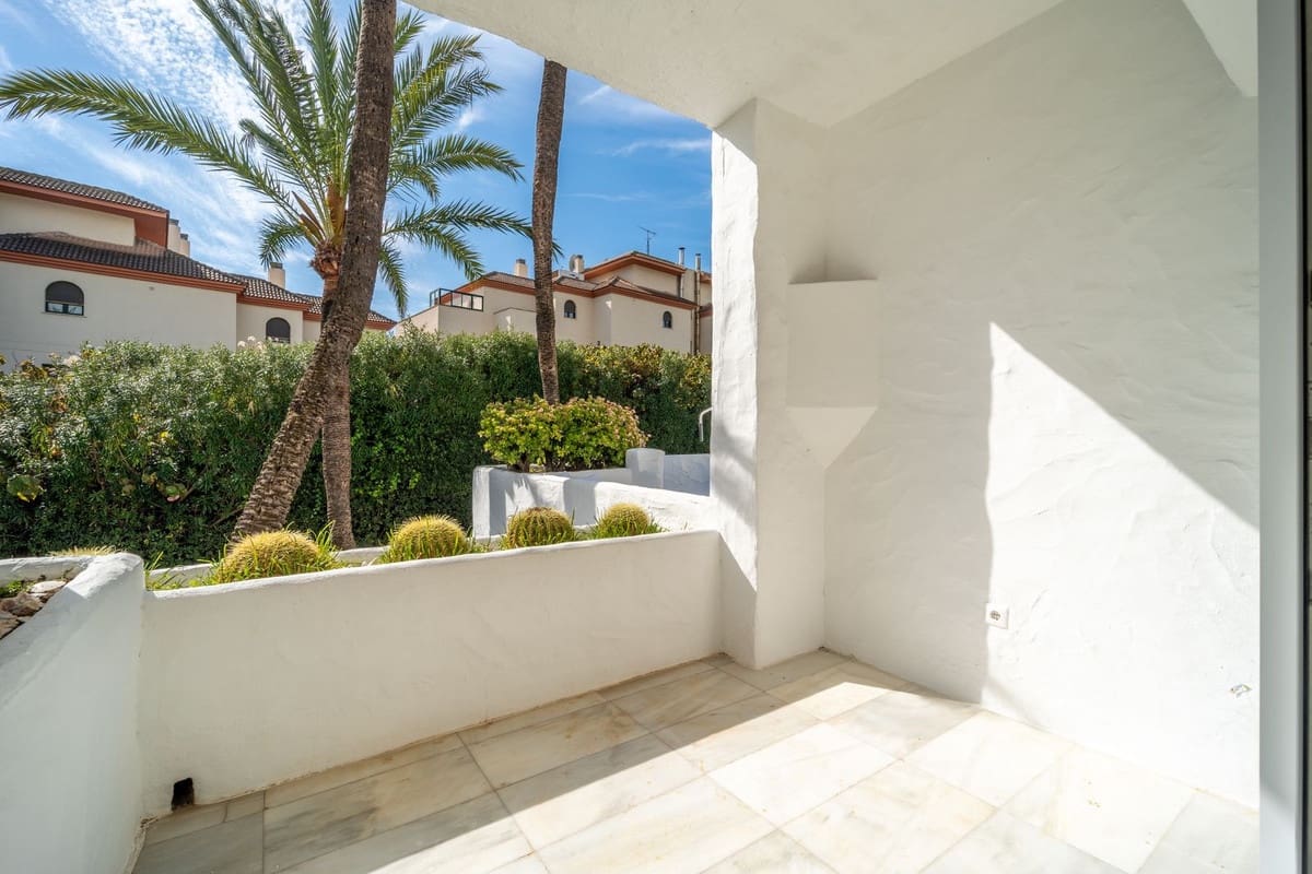 2 chambre Appartement à vendre à Puerto Banus avec piscine - 935 000 € (Ref: 9744219)