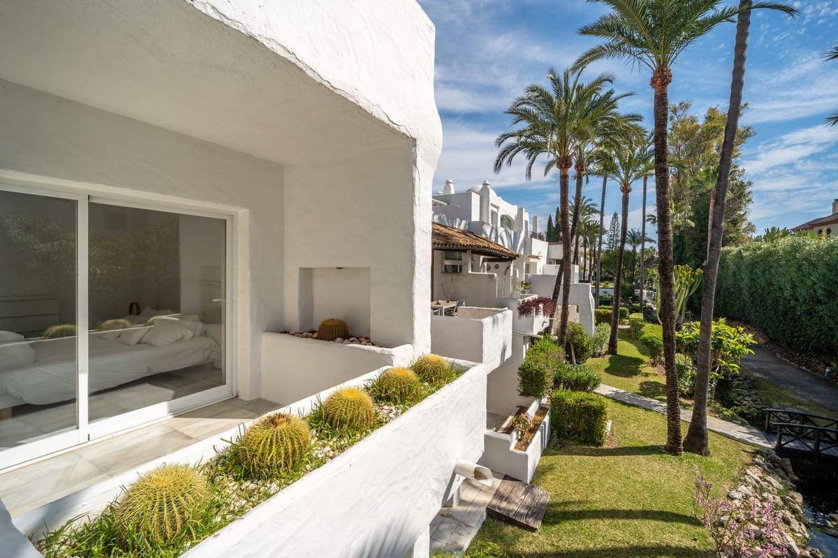 2 chambre Appartement à vendre à Puerto Banus avec piscine - 935 000 € (Ref: 9744219)