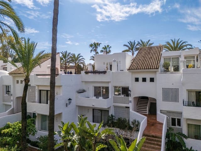 2 Zimmer Apartment zu verkaufen in Puerto Banus, Marbella mit Pool - 935.000 € (Ref: 9744219)