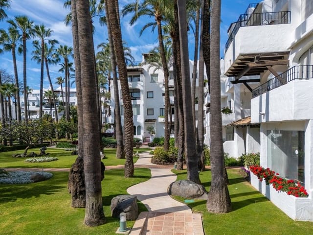 2 Zimmer Apartment zu verkaufen in Puerto Banus, Marbella mit Pool - 935.000 € (Ref: 9744219)