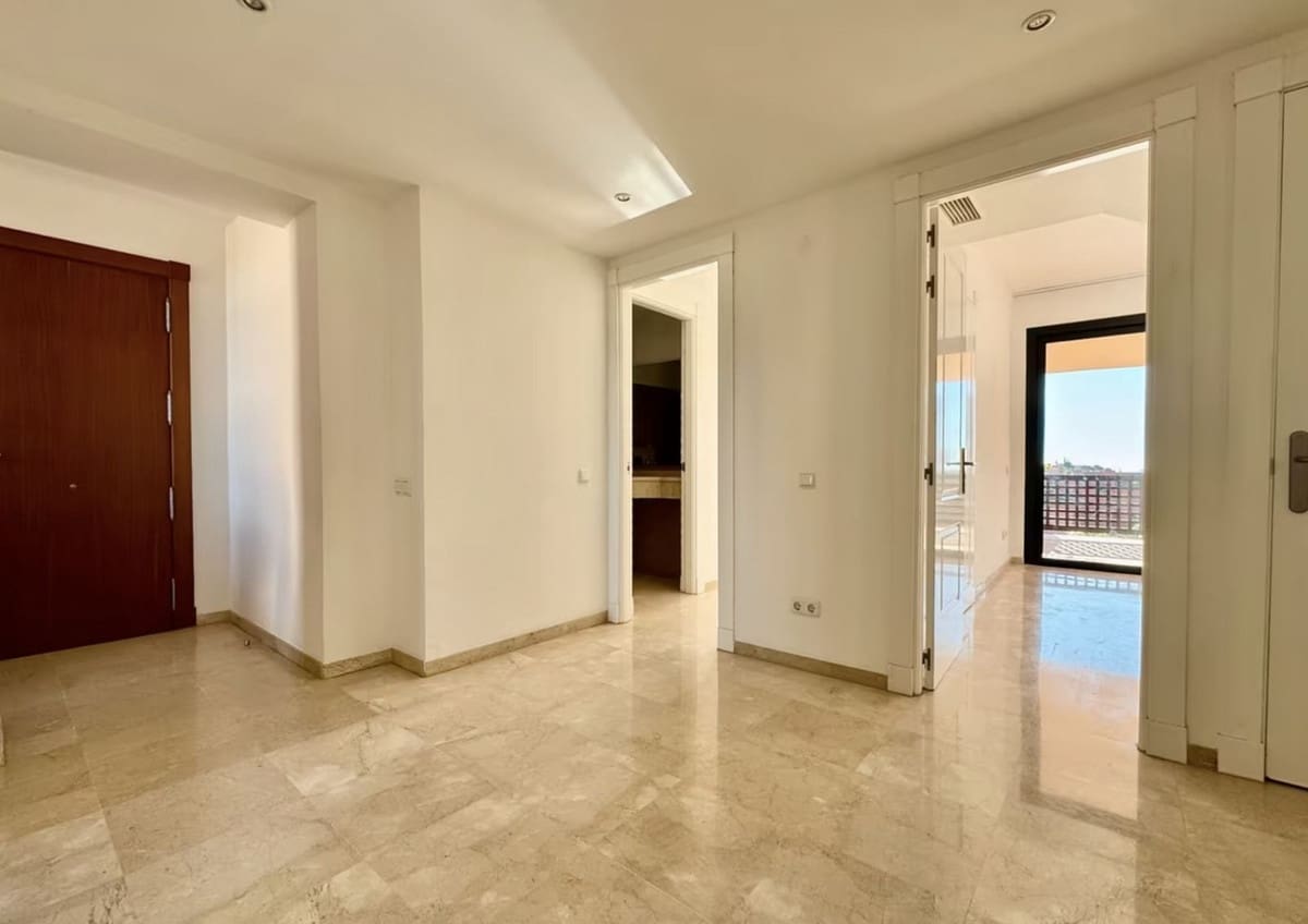 Apartamento de 3 habitaciones en Calahonda en venta con piscina - 475.000 € (Ref: 9744220)