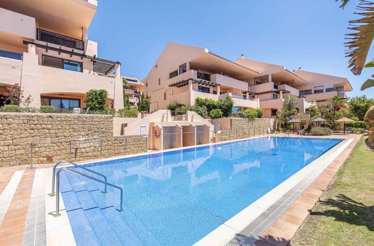 Apartamento de 3 habitaciones en Calahonda en venta con piscina - 475.000 € (Ref: 9744220)