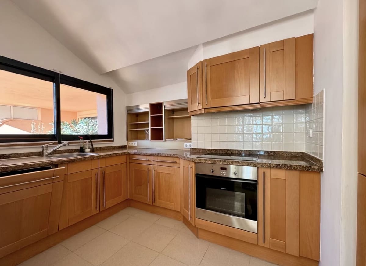 Apartamento de 3 habitaciones en Calahonda en venta con piscina - 475.000 € (Ref: 9744220)