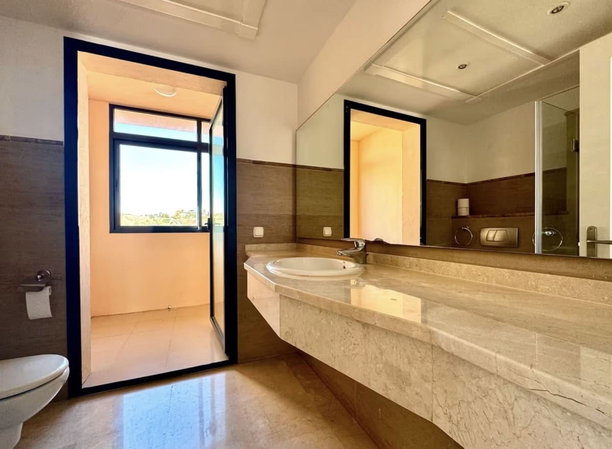 Apartamento de 3 habitaciones en Calahonda en venta con piscina - 475.000 € (Ref: 9744220)