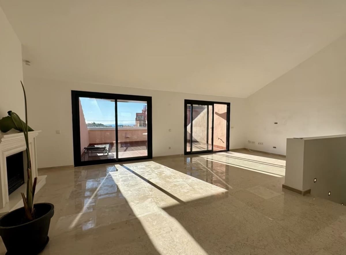 Apartamento de 3 habitaciones en Calahonda en venta con piscina - 475.000 € (Ref: 9744220)