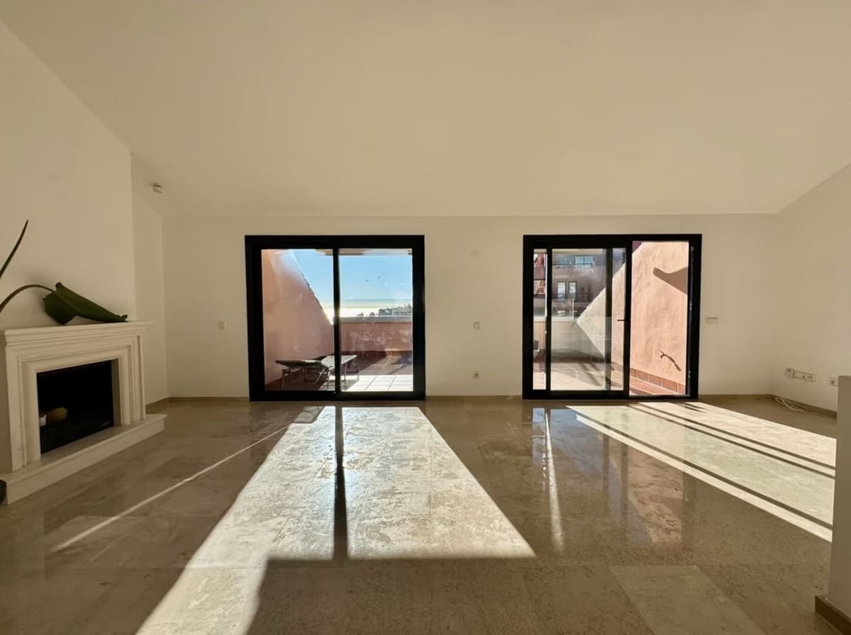 Apartamento de 3 habitaciones en Calahonda en venta con piscina - 475.000 € (Ref: 9744220)