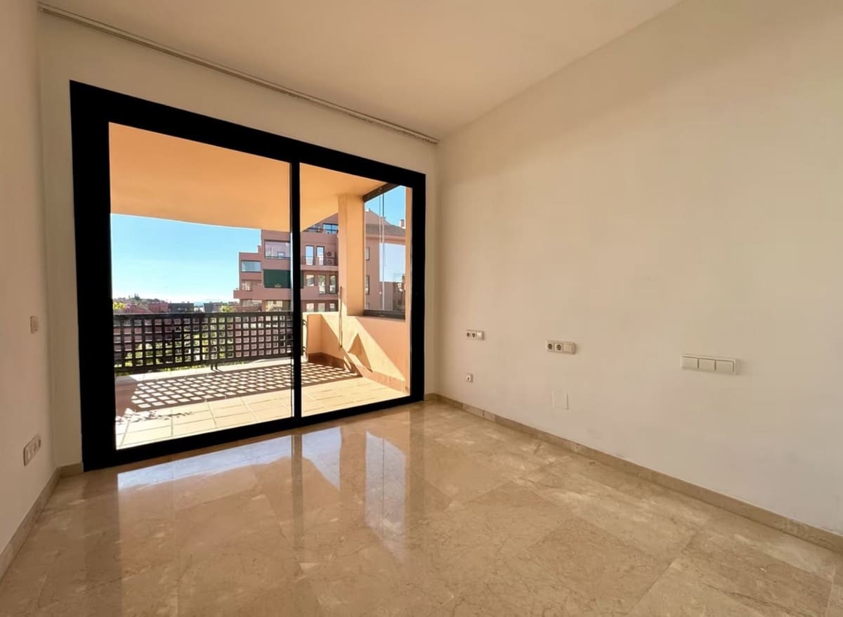 Apartamento de 3 habitaciones en Calahonda en venta con piscina - 475.000 € (Ref: 9744220)