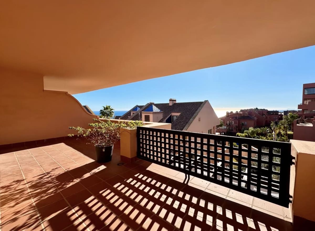 Apartamento de 3 habitaciones en Calahonda en venta con piscina - 475.000 € (Ref: 9744220)