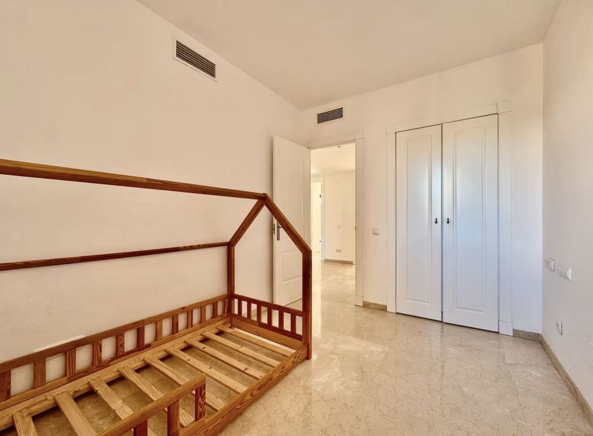 Apartamento de 3 habitaciones en Calahonda en venta con piscina - 475.000 € (Ref: 9744220)