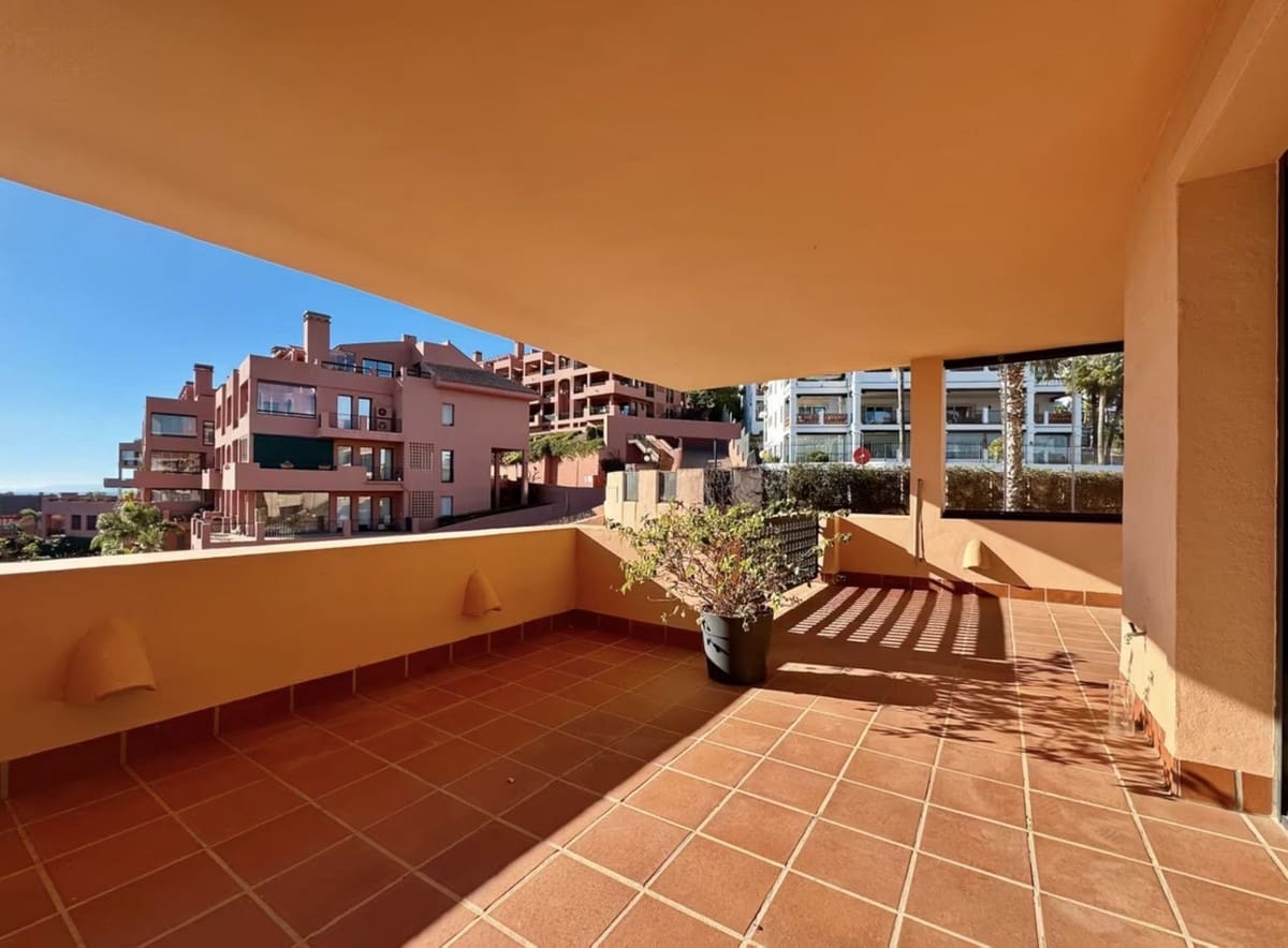 Apartamento de 3 habitaciones en Calahonda en venta con piscina - 475.000 € (Ref: 9744220)