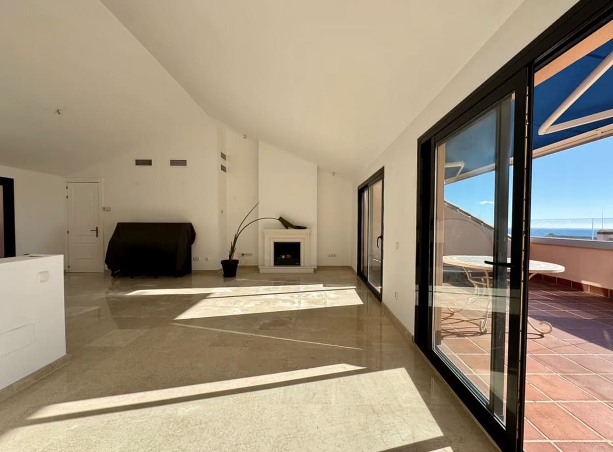 Apartamento de 3 habitaciones en Calahonda en venta con piscina - 475.000 € (Ref: 9744220)