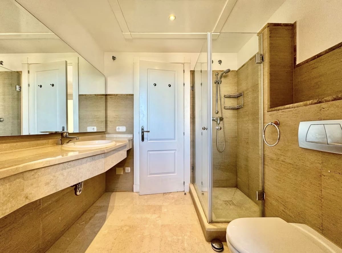 Apartamento de 3 habitaciones en Calahonda en venta con piscina - 475.000 € (Ref: 9744220)