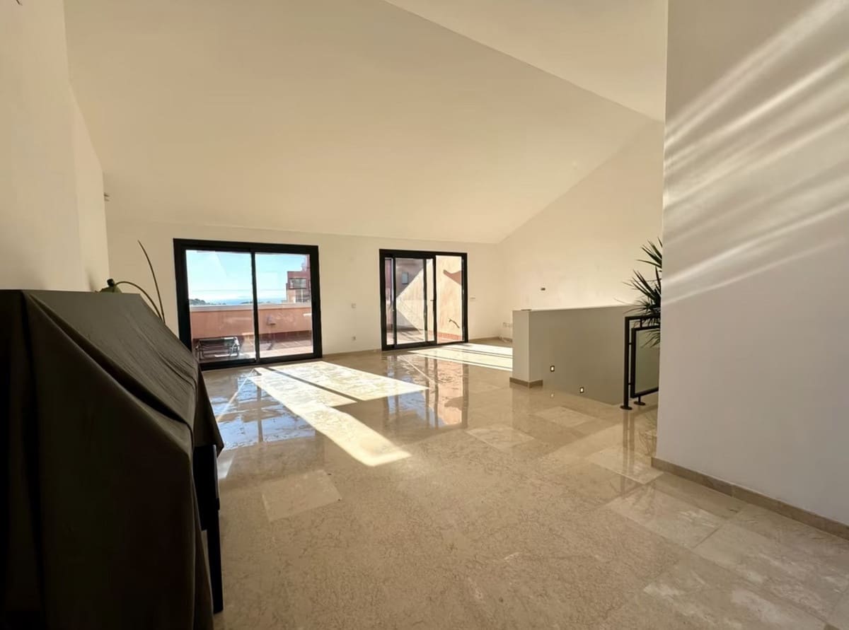 Apartamento de 3 habitaciones en Calahonda en venta con piscina - 475.000 € (Ref: 9744220)