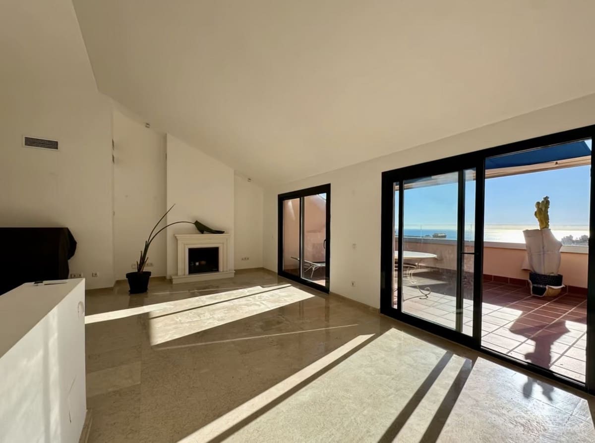 Apartamento de 3 habitaciones en Calahonda en venta con piscina - 475.000 € (Ref: 9744220)