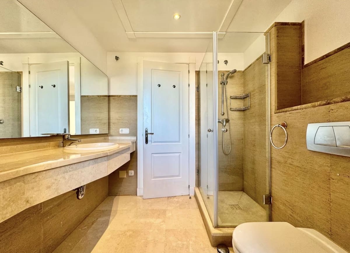 Apartamento de 3 habitaciones en Calahonda en venta con piscina - 475.000 € (Ref: 9744220)