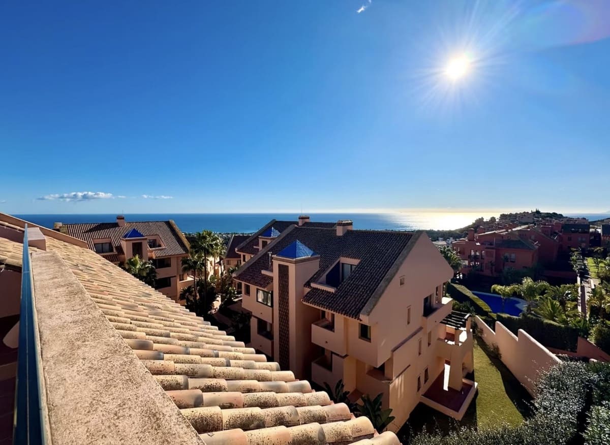 Apartamento de 3 habitaciones en Calahonda en venta con piscina - 475.000 € (Ref: 9744220)