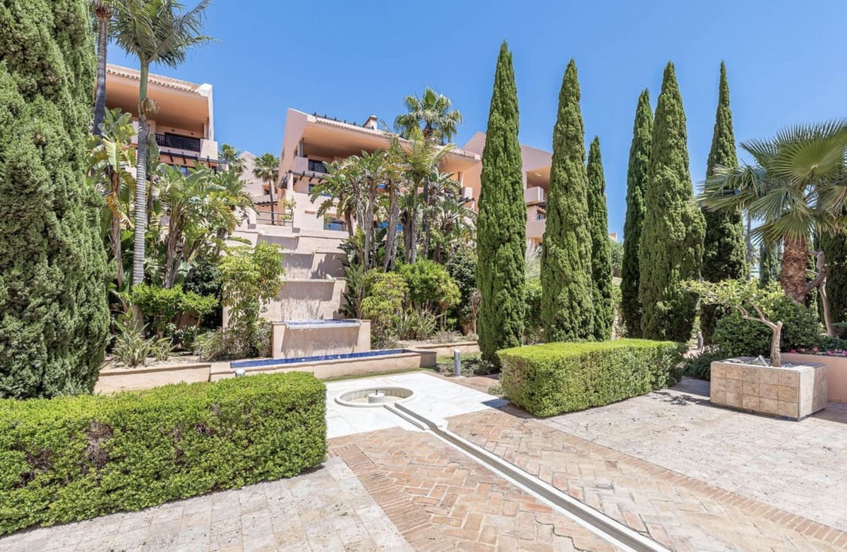 Apartamento de 3 habitaciones en Calahonda en venta con piscina - 475.000 € (Ref: 9744220)