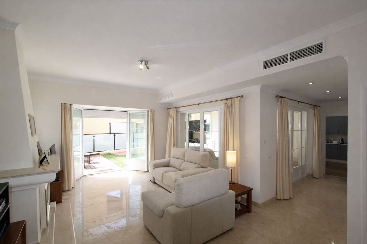 3 bedroom Townhouse for sale in Elviria with pool - € 725,000 (Ref: 9748232)