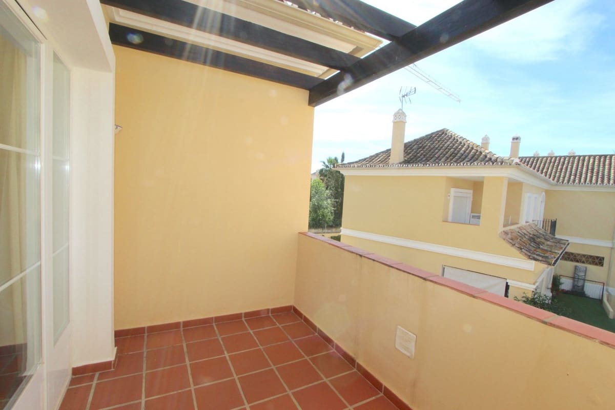 3 bedroom Townhouse for sale in Elviria with pool - € 725,000 (Ref: 9748232)