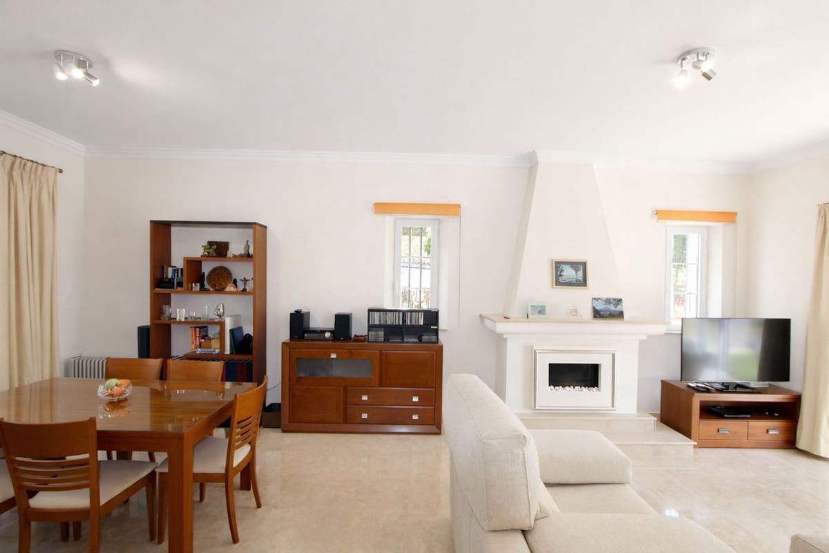 3 sypialnia Dom na sprzedaż w Elviria z basenem - 695 000 € (Ref: 9748232)