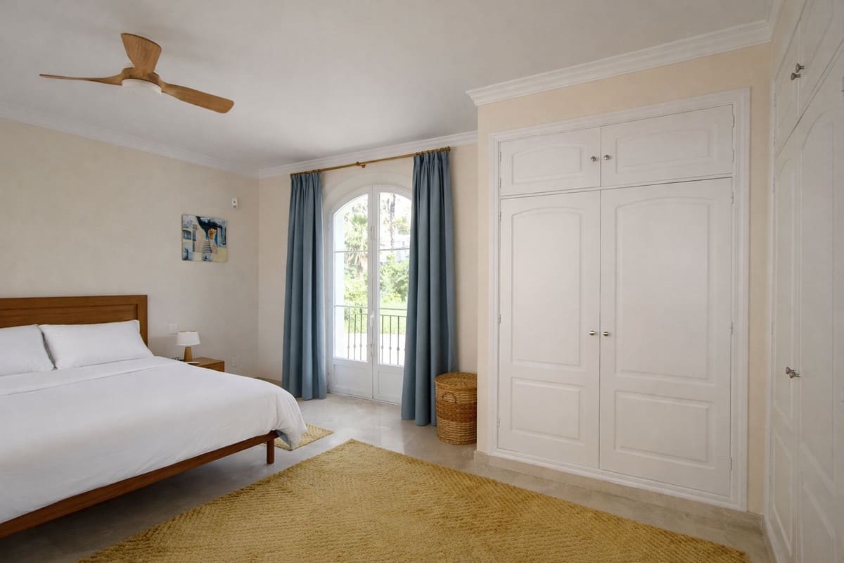 3 sypialnia Dom na sprzedaż w Elviria z basenem - 695 000 € (Ref: 9748232)
