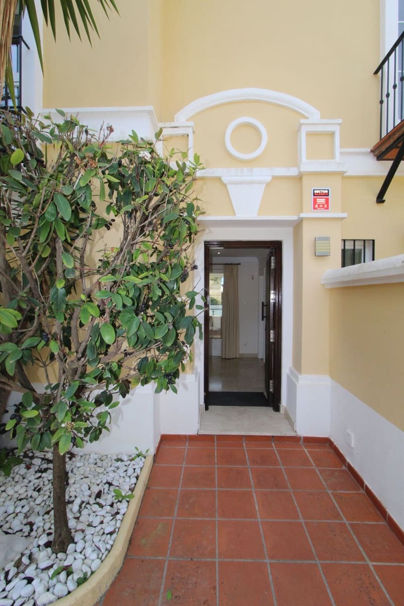 3 sypialnia Dom na sprzedaż w Elviria z basenem - 695 000 € (Ref: 9748232)