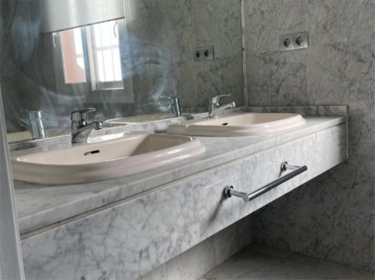 4 bedroom Townhouse for sale in Marbella with pool - € 815,000 (Ref: 9748233)