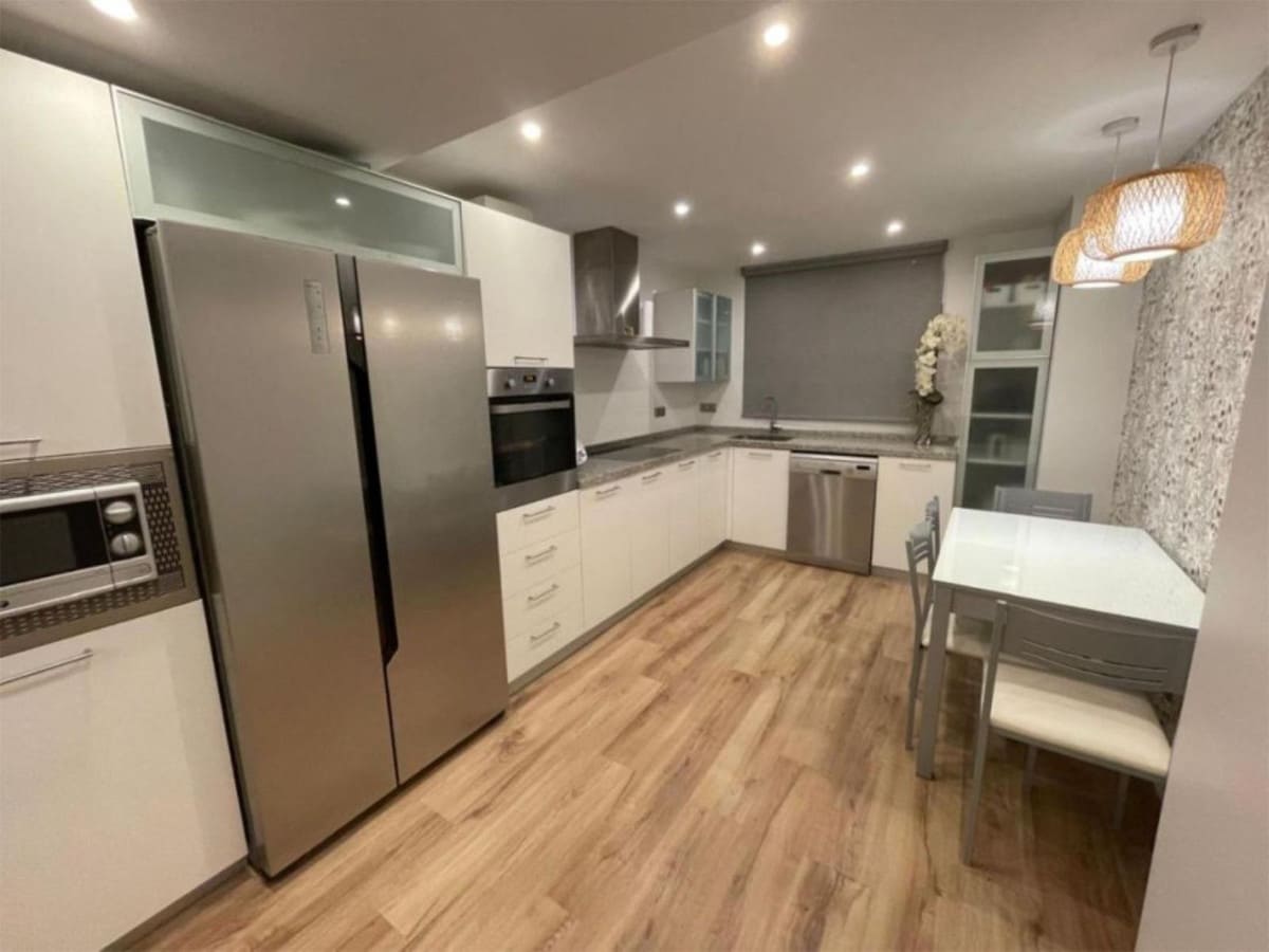 4 bedroom Townhouse for sale in Marbella with pool - € 815,000 (Ref: 9748233)