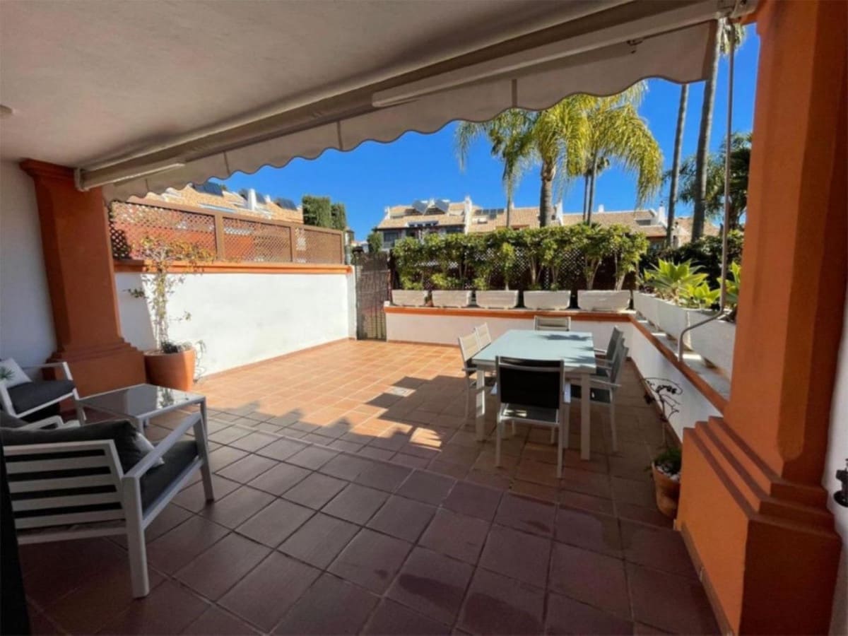 4 bedroom Townhouse for sale in Marbella with pool - € 815,000 (Ref: 9748233)