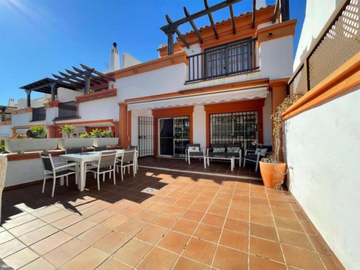 4 bedroom Townhouse for sale in Marbella with pool - € 815,000 (Ref: 9748233)