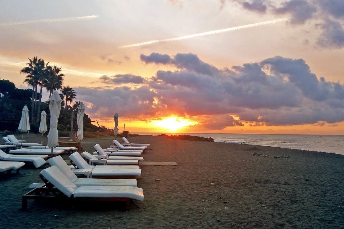 4 sypialnia Apartament na sprzedaż w Estepona z basenem - 1 300 000 € (Ref: 9748234)